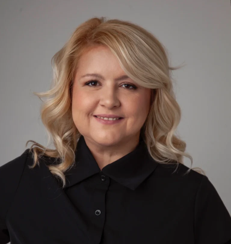 zuzana benusova lektor anglickeho a spanielskeho jazyka